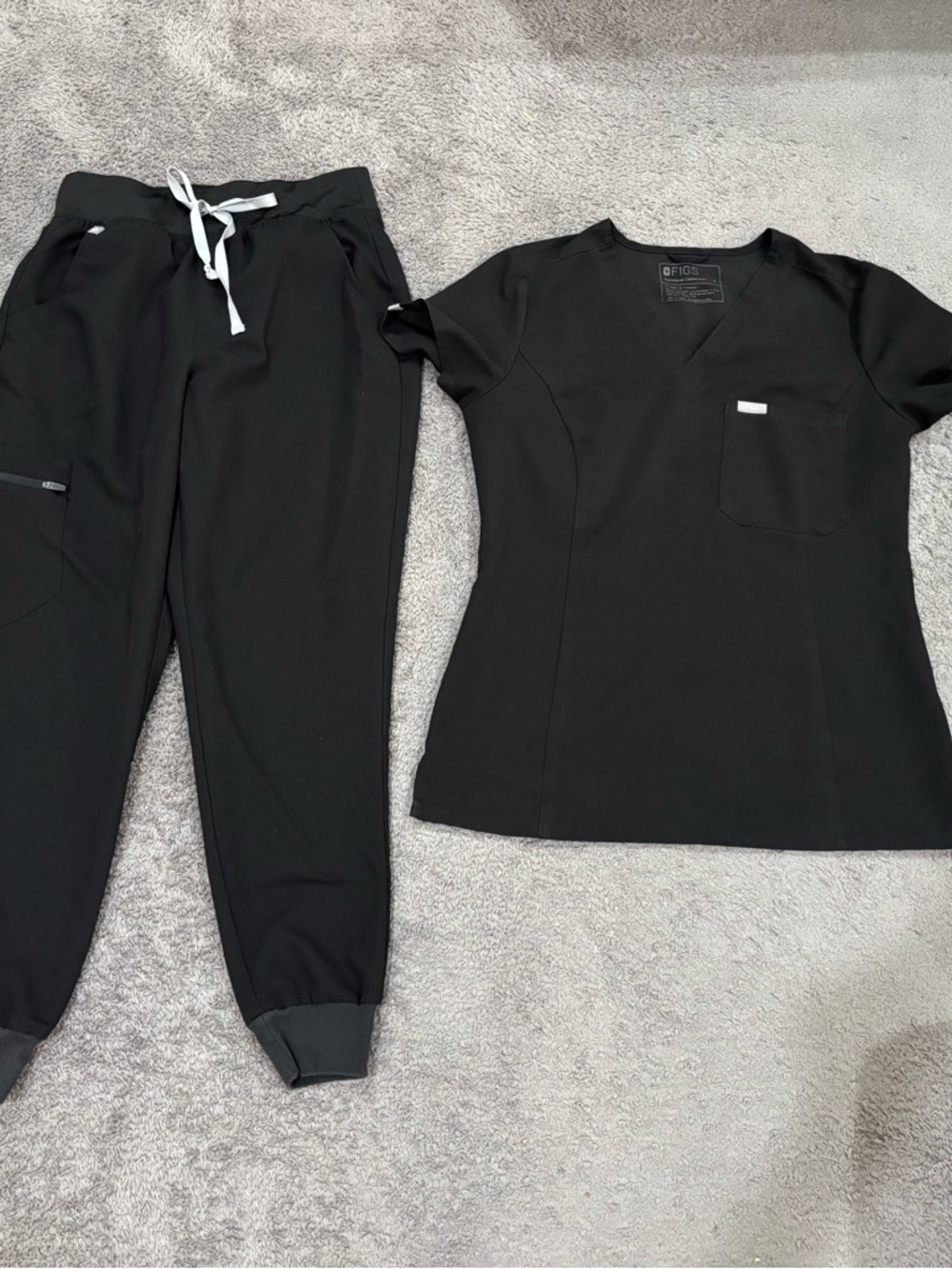 Small FIGS Black Scrub Set